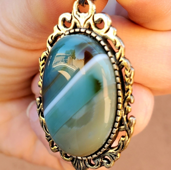 New Carved Copper Green Onyx Agate Oval Pendant. - Picture 9 of 10